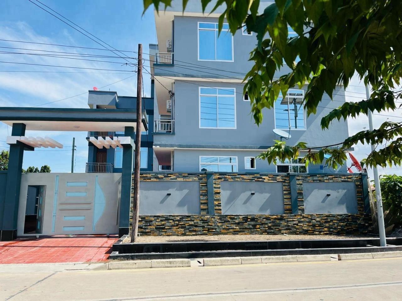 R&K Two Bedroom Apartment Dar es Salaam Exterior photo